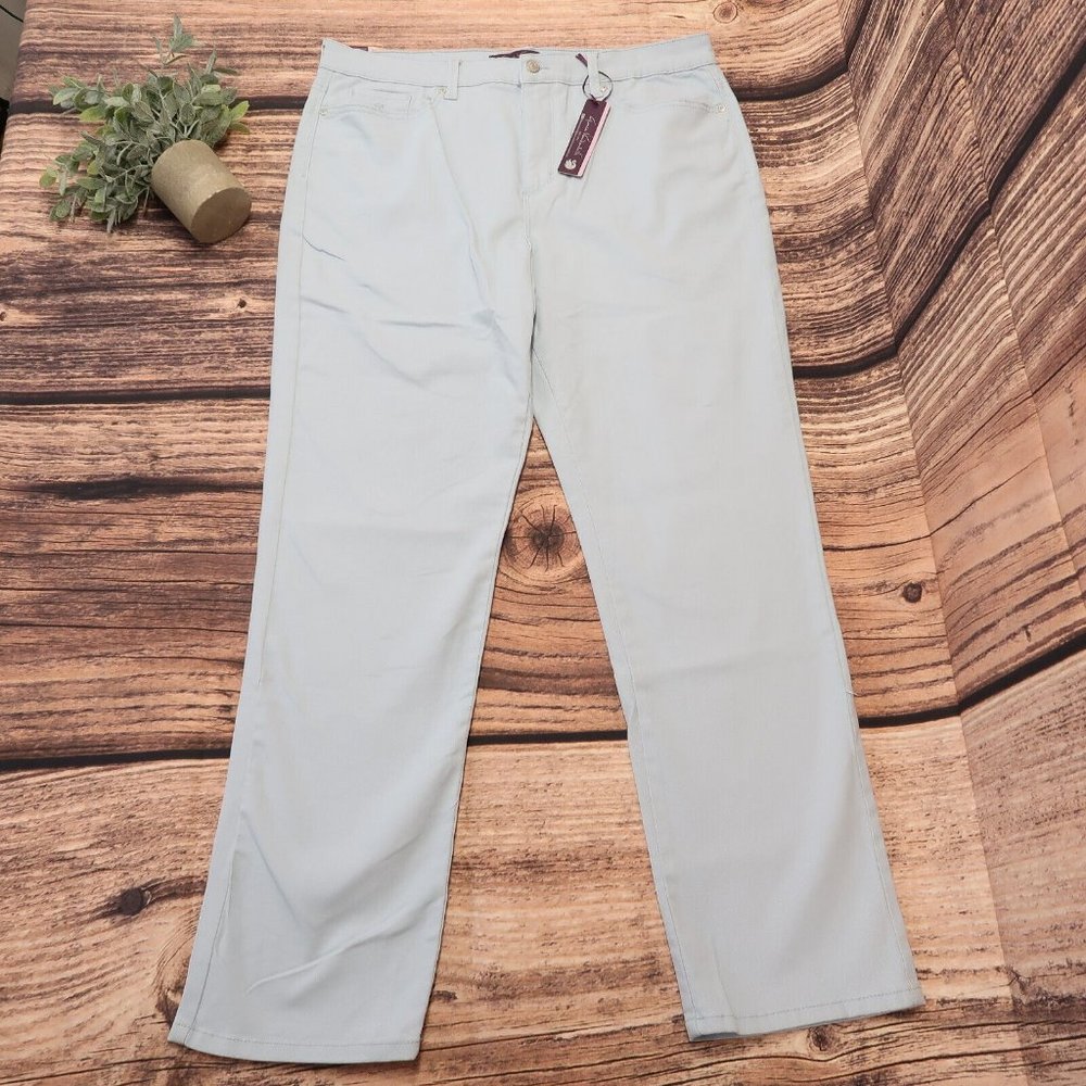 NWT Women Gloria Vanderbilt Amanda Light Blue Jeans Straight Leg High Rise 16